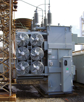 современный маслонаполненный трансформатор