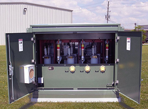 трансформатор, установленный на основании