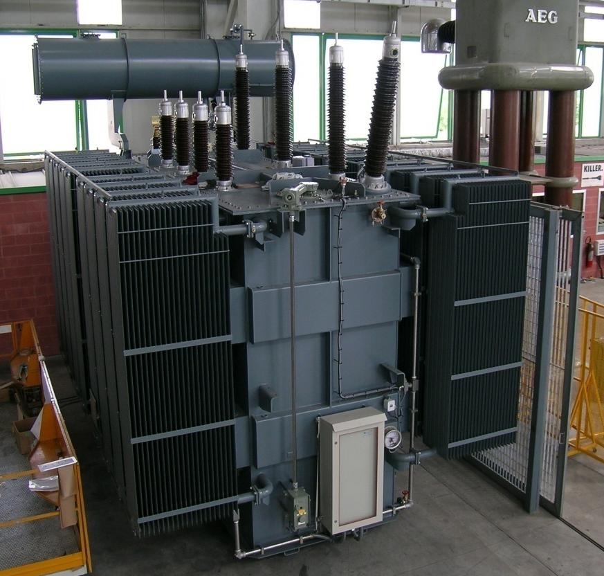 Трехфазный силовой трансформатор